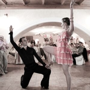 Postura de „Office” vs. Postura de Dans: Cum să câștigi 5 cm de încredere cu Ruxandra Enăceanu-Tudoraș de la Edelweiss Center