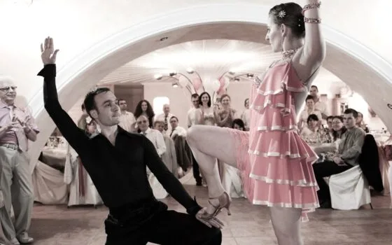 Postura de „Office” vs. Postura de Dans: Cum să câștigi 5 cm de încredere cu Ruxandra Enăceanu-Tudoraș de la Edelweiss Center